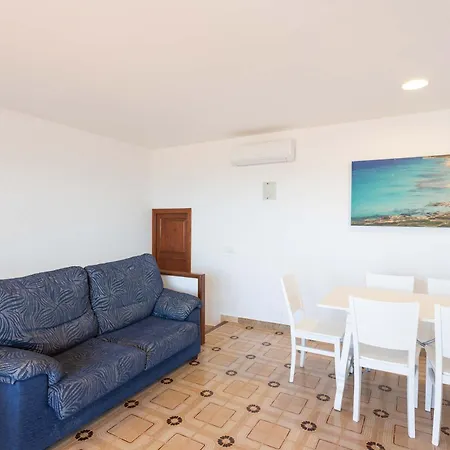 Lucas - Magnificent Sea Views