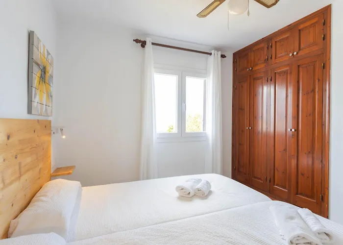 Lucas - Magnificent Sea Views *