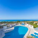 Lucas - Magnificent Sea Views